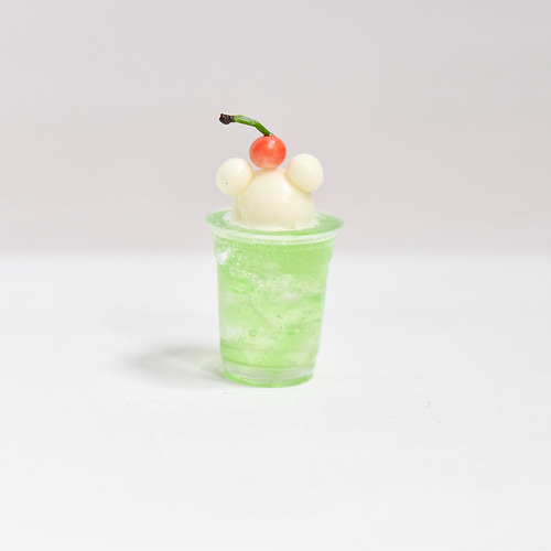 どうぶつたちの隠れ家カフェ＊メロンのくまさんクリームソーダ