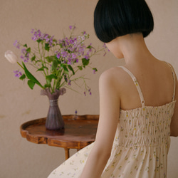クリーム色の小花柄の調節可能なサマースパゲッティストラップドレス 伸縮性が高く背中に伸縮性のある雰囲気のドレス 19枚目の画像