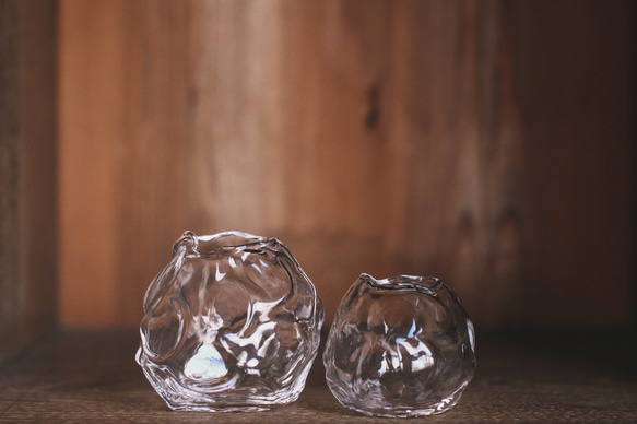 [ River ] ガラス一輪挿し２個セット②　手作りガラス花瓶　透明クリアハンドメイド花器　川の水面　ミニ　夏　涼しげ 1枚目の画像