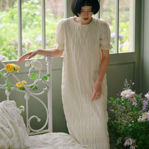 クリーム色 透け防止 裏地 シワ加工 シンプル レトロ ラウンドネック