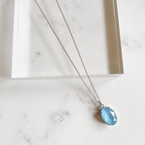 水面クリスタルガラスのペンダント ネックレス 晴れやかブルー2024