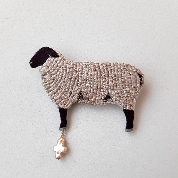 [picture book] 刺繍ブローチ (sheep) 2枚目の画像