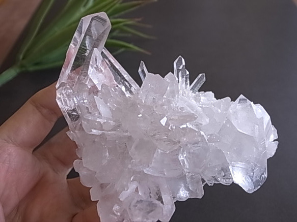 クリスタルクラスター　アーカンソー産　水晶　161ｇ 2枚目の画像