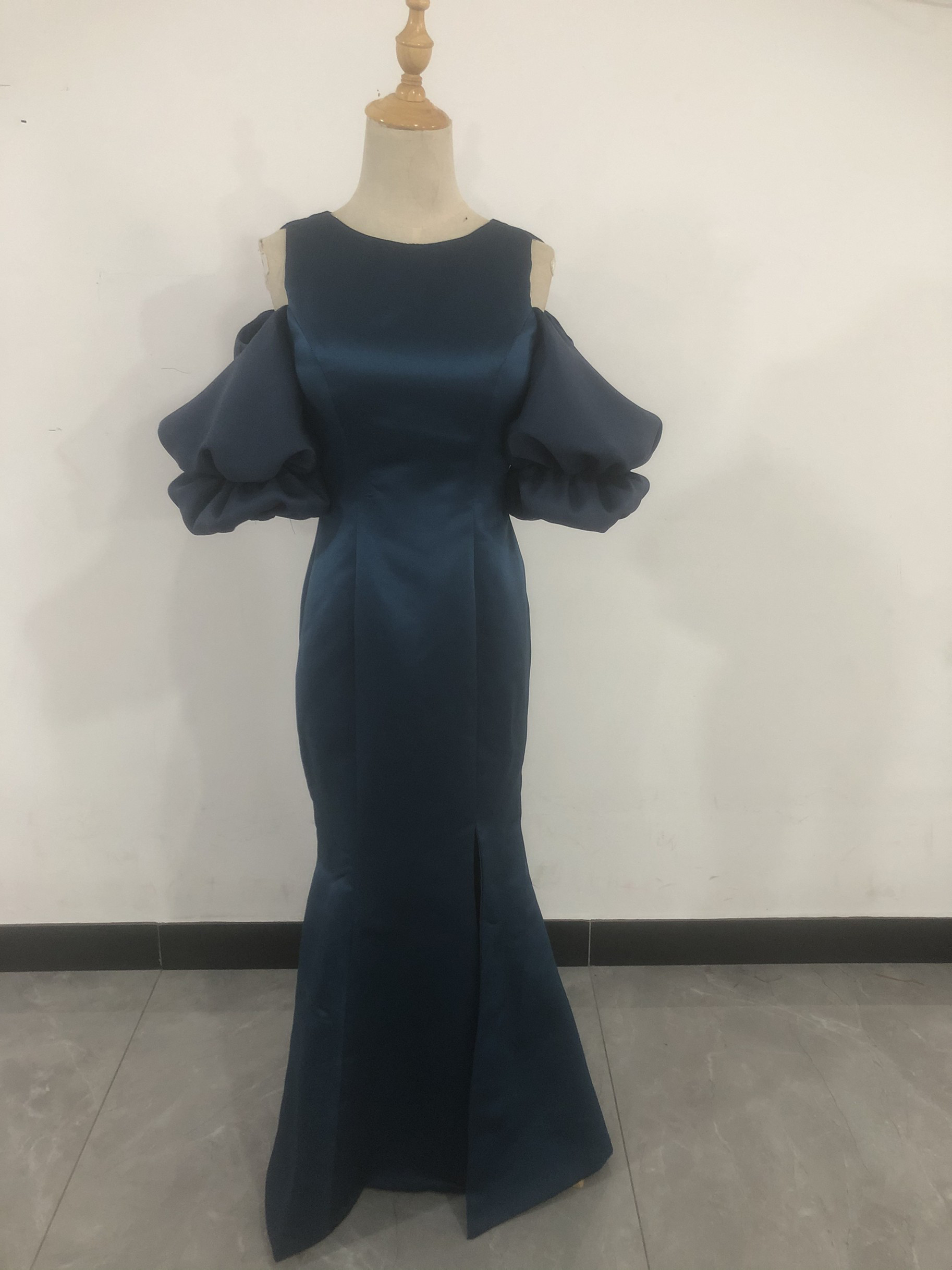 新品在庫処理！激安！可愛い！カラードレス 紺  フロントスリット 高みせ 2次会/挙式/前撮り