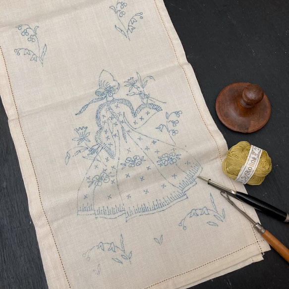 SALE ビンテージ刺繍図案ファブリック 　貴婦人　イギリス　エリザベス女王　ビクトリア刺繍　ガーデン　 4枚目の画像