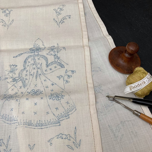SALE ビンテージ刺繍図案ファブリック 貴婦人 イギリス エリザベス女王