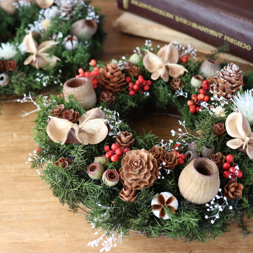 来年も楽しめる・:*ちいさなクリスマスリース赤 / 木の実リース