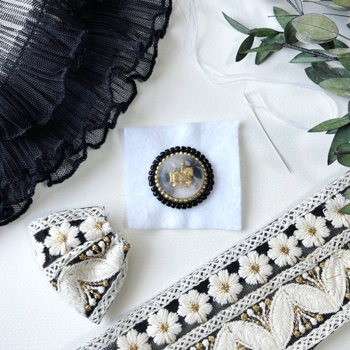 1499 新作*華やかインド刺繍リボン*ビーズ刺繍*アシメピアス・イヤリング 1679.ビーズ刺繍 インド刺繍リボン ピアス イヤリング