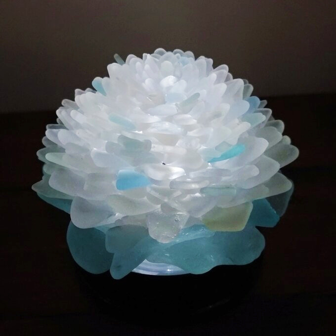 【オーダー】シーグラスのお花のランプシェード ホワイト＆ライトブルー＆ライトグリーン 水仙（すいせん）【海灯花】