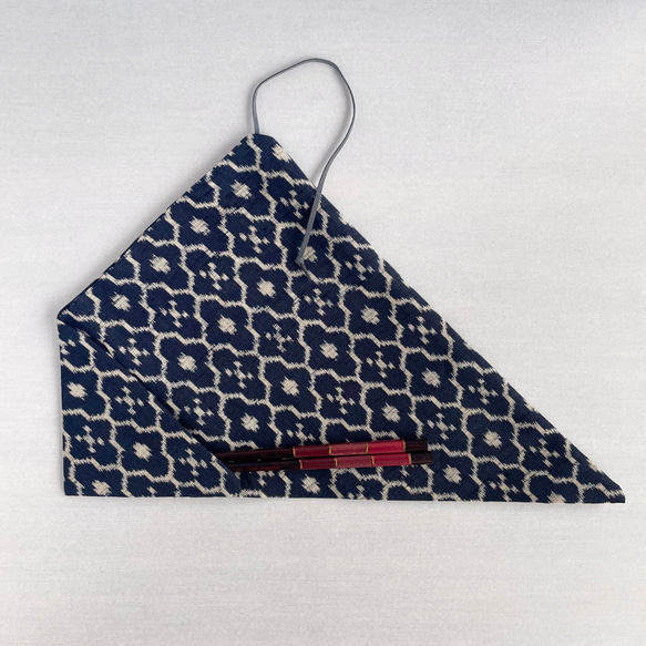 【1点もの】着物地ので作る箸袋・カトラリーホルダー -ウール 紺に絣花菱 P-66 2枚目の画像