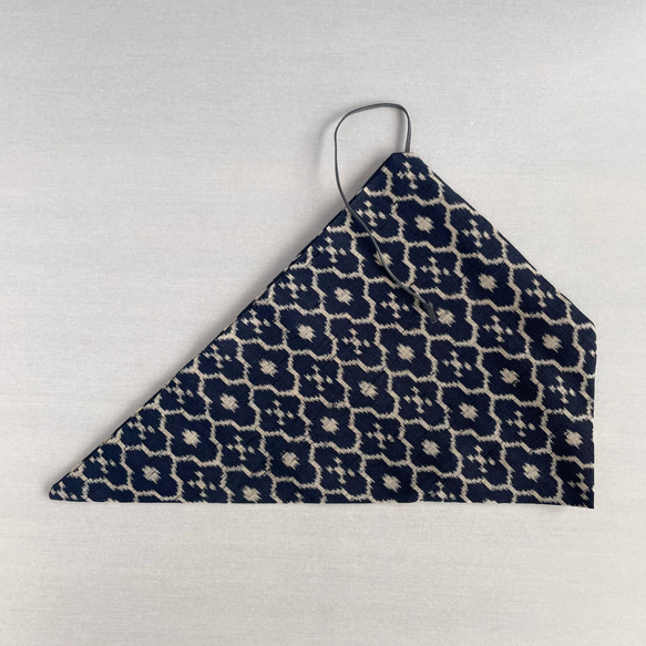 【1点もの】着物地ので作る箸袋・カトラリーホルダー -ウール 紺に絣花菱 P-66 1枚目の画像