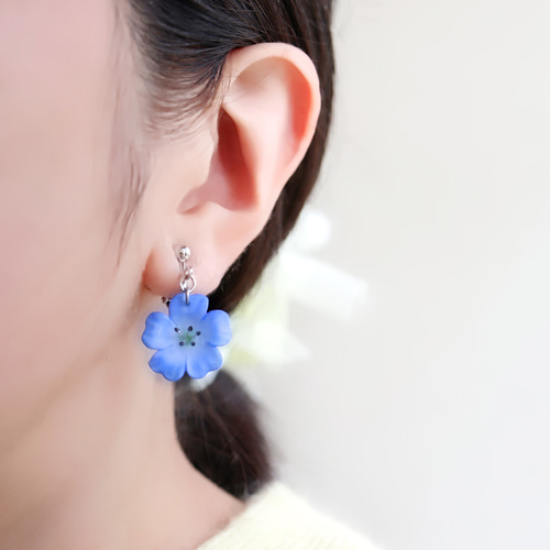 お花標本〔ネモフィラ〕ピアス/イヤリング ～季節を飾るアクセサリー 