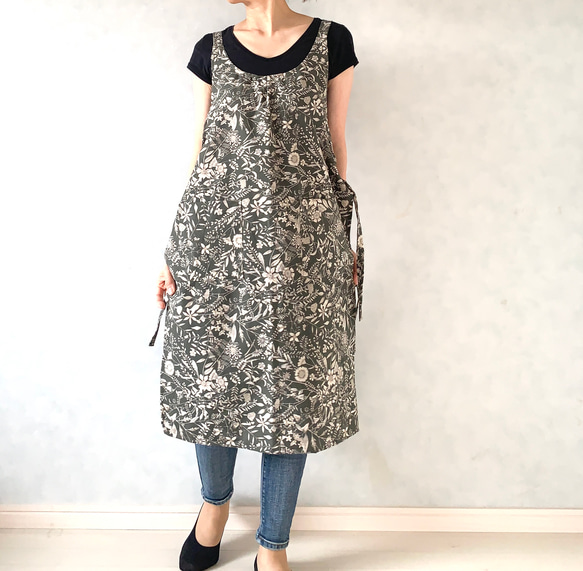 アンティークな雰囲気たっぷり。レトロな小花のスクエアエプロン 17枚目の画像