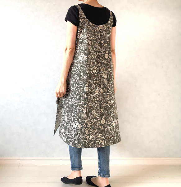 アンティークな雰囲気たっぷり。レトロな小花のスクエアエプロン 5枚目の画像