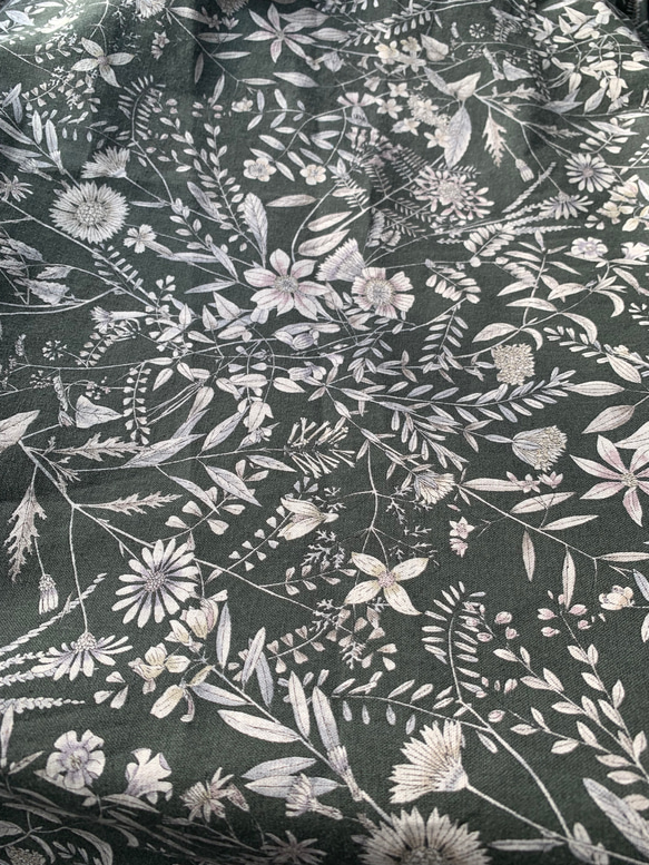 アンティークな雰囲気たっぷり。レトロな小花のスクエアエプロン 19枚目の画像