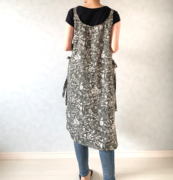 アンティークな雰囲気たっぷり。レトロな小花のスクエアエプロン 6枚目の画像