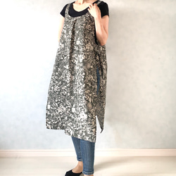 アンティークな雰囲気たっぷり。レトロな小花のスクエアエプロン 8枚目の画像