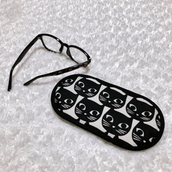 １５０６．大人可愛い　黒猫フェイス柄のメガネケース　マイクロファイバー使用スリムタイプ　再販１ 2枚目の画像