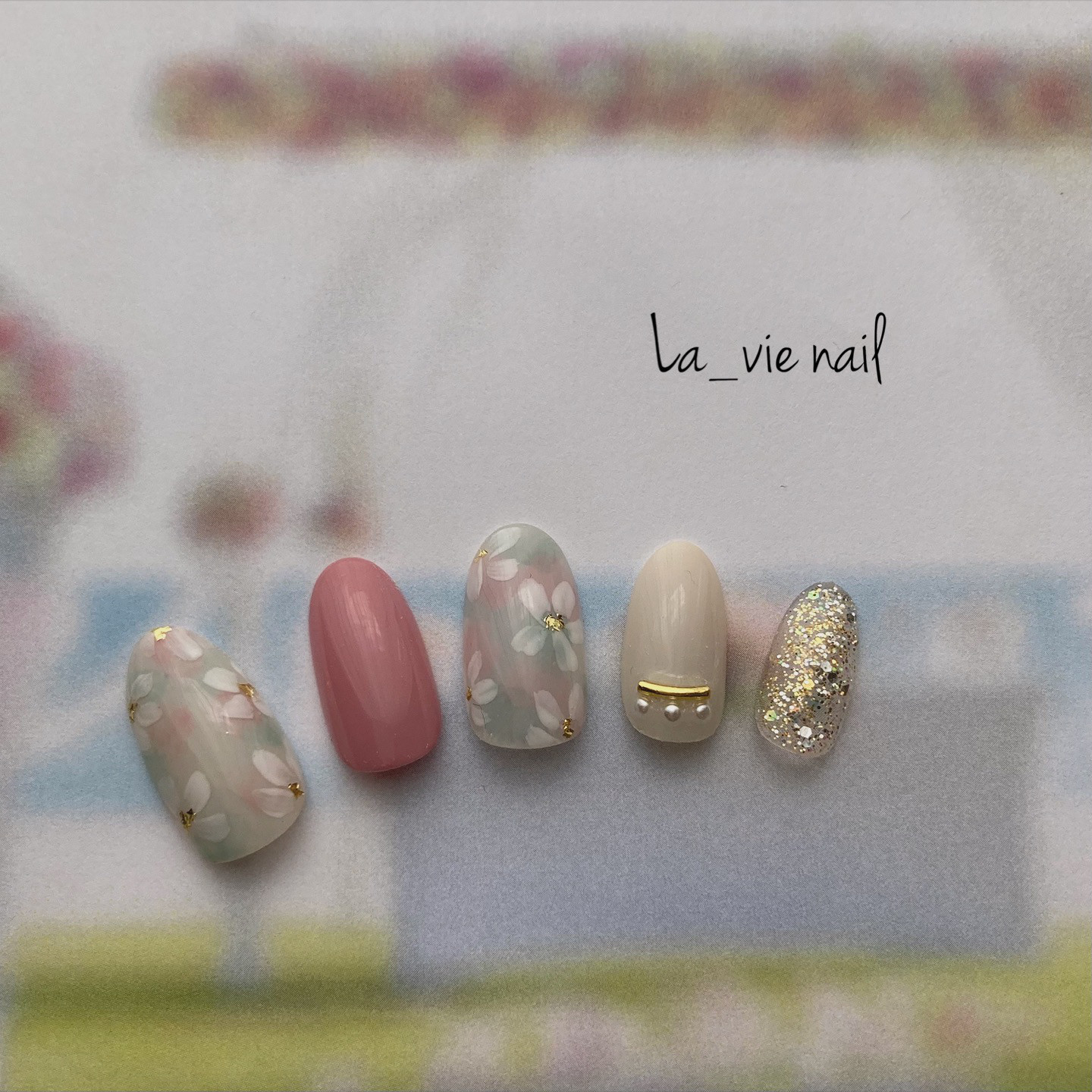 大人可愛いピンクのニュアンスフラワーネイル　ウェディング/