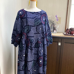 丈詰めOK　浴衣リメイクワンピース　SМＬ　蜘蛛絞り　藍染め色　丈最長123 有松・鳴海絞り 反物 ワンピース 花模様 着物リメイク 浴衣 濃紺 7〜8