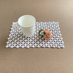 手編み＊選べる２色♢フェンスの向こうのちいさな花　紅茶染めアイボリー／ホワイト　クロッシェレース　ドイリー　 3枚目の画像