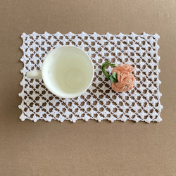 手編み＊選べる２色♢フェンスの向こうのちいさな花　紅茶染めアイボリー／ホワイト　クロッシェレース　ドイリー　 1枚目の画像
