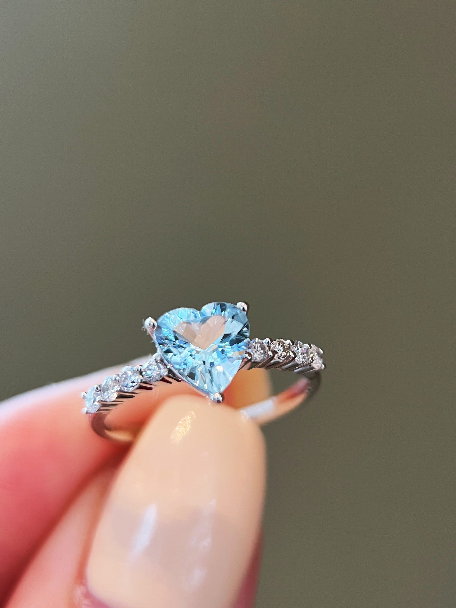 公式日本サイト 天然ダイヤモンド付きアクアマリンリングk18 指輪