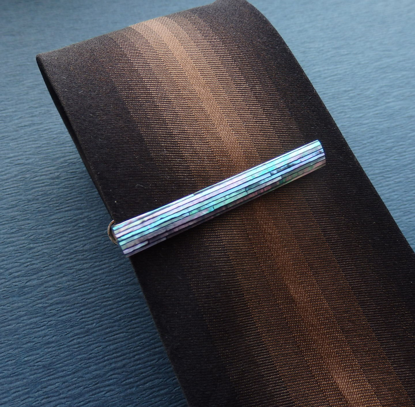 漆工芸螺鈿ネクタイピン☆ストライプ調　オーバルシェイプ