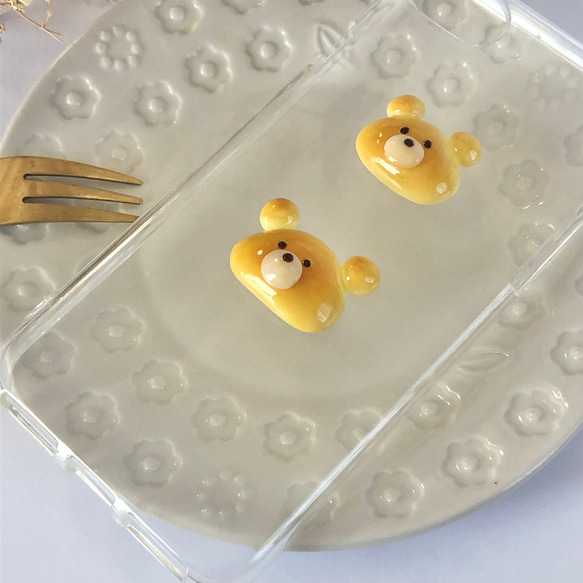 くま の クリームパン の スマホケース【iPhone 全機種対応】クマ 熊 フェイクフード ミニチュアフード 6枚目の画像
