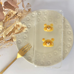 くま の クリームパン の スマホケース【iPhone 全機種対応】クマ 熊 フェイクフード ミニチュアフード 9枚目の画像