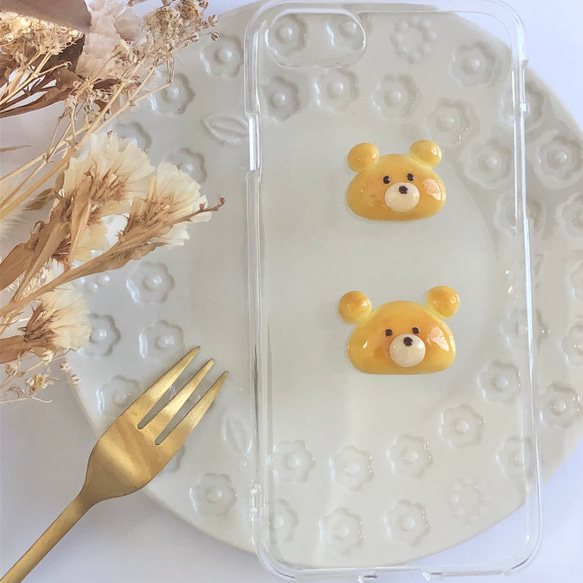 くま の クリームパン の スマホケース【iPhone 全機種対応】クマ 熊 フェイクフード ミニチュアフード 3枚目の画像