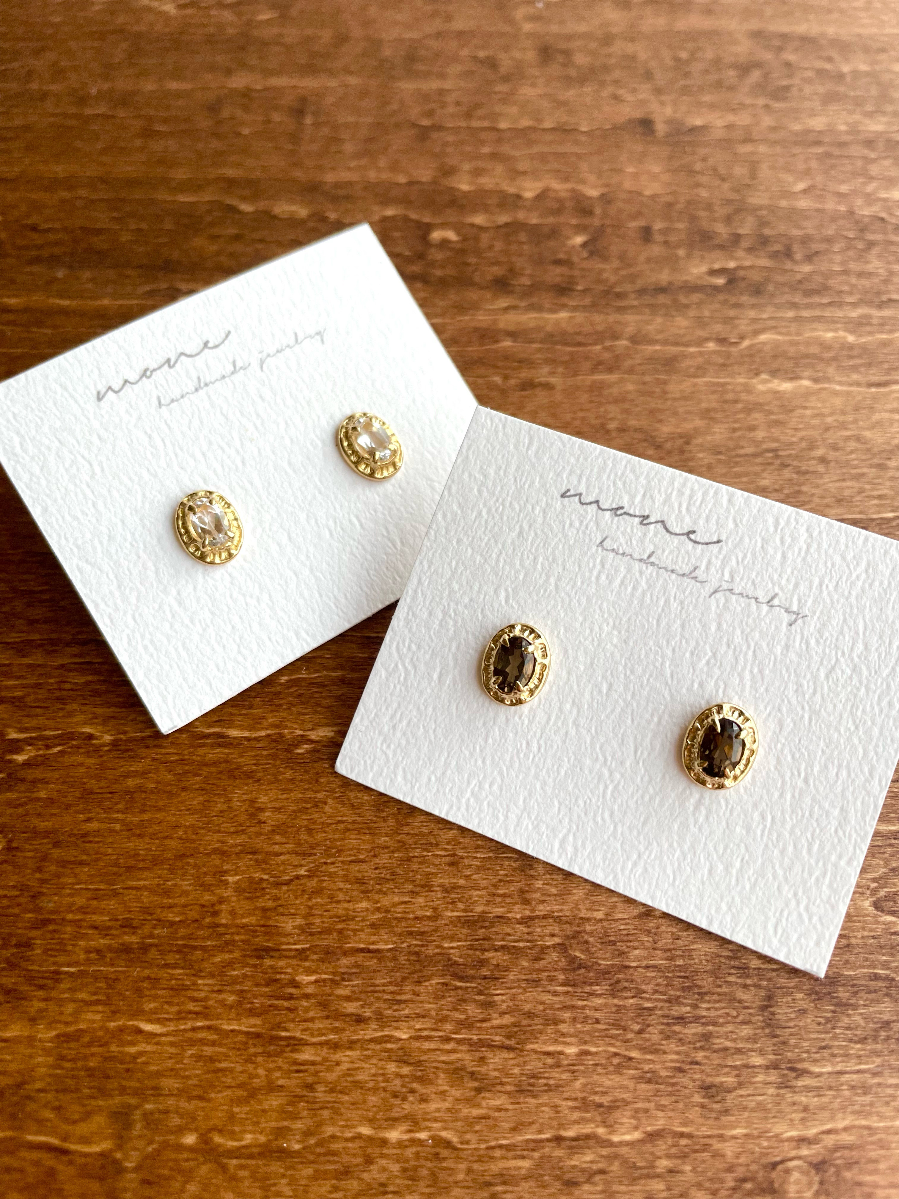 ホワイトトパーズorスモーキークォーツ オーバルピアス