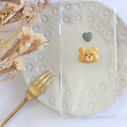 くま クリームパン と ハート の スマホケース【iPhone全機種対応】クマ フェイクフード ミニチュアフード カーキ 3枚目の画像