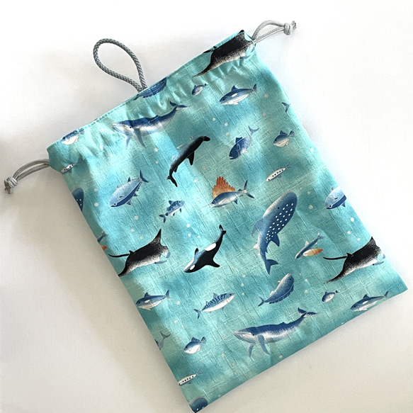 人気の海の生き物巾着袋　25×20 ループ、撥水加工裏付き　　ミントブルー 6枚目の画像