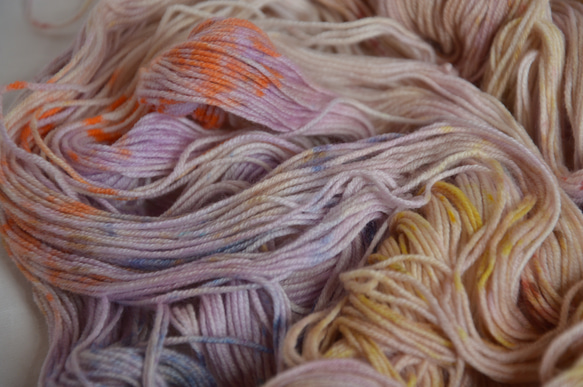 手染め糸　ファインウール　ソックヤーン　Lilac　colorful　　 nijiyarn 6枚目の画像