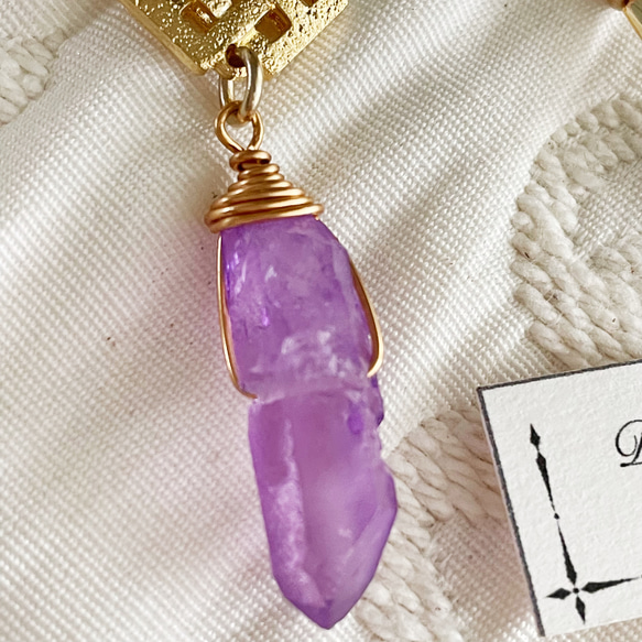 水晶の煌めく紫色の　超ロング丈イヤーフック　(長めデザイン 5枚目の画像