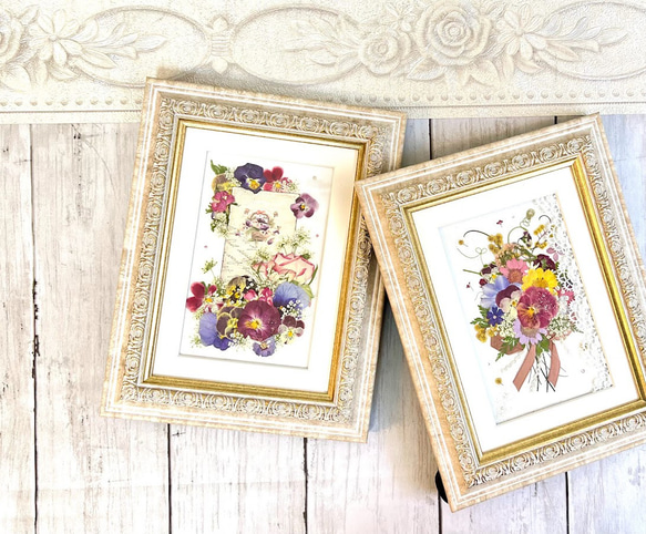 ヴィクトリア調のレッドマーブルレトロフレームでお部屋がシックに