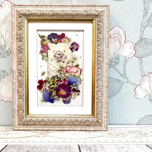 題「古城の景」（押し花作品）城のアート　大きな緑色フレーム付き 題「古城の景」（押し花作品）城のアート 大きな緑色フレーム