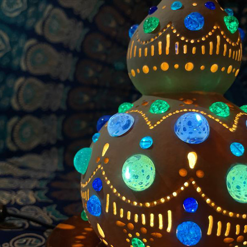 天然のひょうたんランプにLEDの台付きます 天然のひょうたんランプにLEDの台付きます