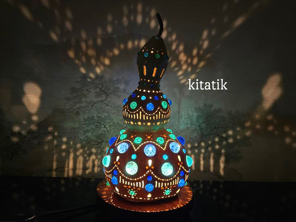 天然のひょうたんランプにLEDの台付きます 天然のひょうたんランプにLEDの台付きます