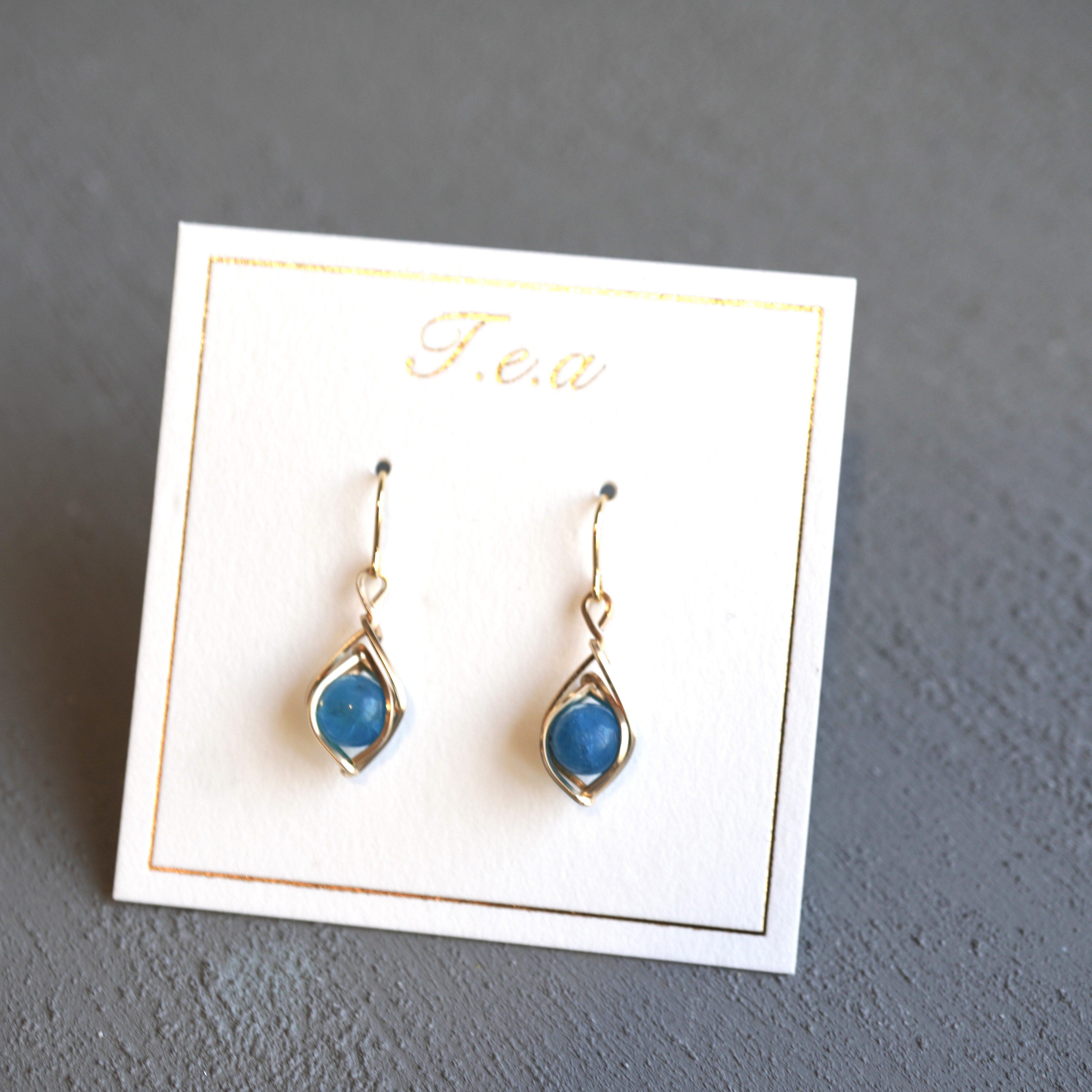 【14KGF】アパタイトのしずく留めピアス 4,896円