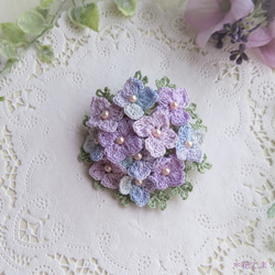 レース編み 紫陽花のブローチ ～淡紫色～ *コサージュ* ブローチ 花