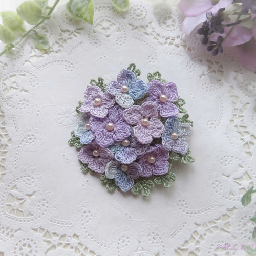 レース編み 紫陽花のブローチ ～淡紫色～ *コサージュ* ブローチ 花