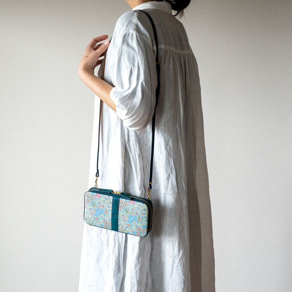 上質なミニバッグお財布&スマホショルダー＊ヒヤシンス柄&本革ブルー＊ミネルバ ボックス＊ギフト 2枚目の画像