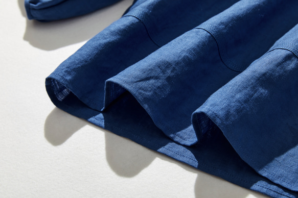 美しいシルエットのデザインプルオーバー　トップス  リネン100％　9分袖 鮮やなか青色　230403-1 7枚目の画像