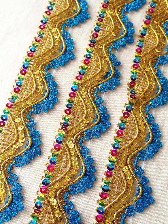 1mゴールドブレード 波型 スパンコールブルー☆ 手芸 クラフト 民族衣装 タッセル フリンジ 2枚目の画像