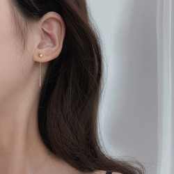 耳環女18K金屬過敏相容搖擺銀925金黑球美式耳環 第4張的照片