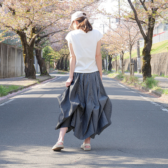 [自由排列的裙子] 隨心所欲的美麗輪廓 *圓形裙子 *多條紋 *黑色 第6張的照片