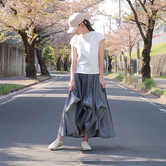 [自由排列的裙子] 隨心所欲的美麗輪廓 *圓形裙子 *多條紋 *黑色 第7張的照片