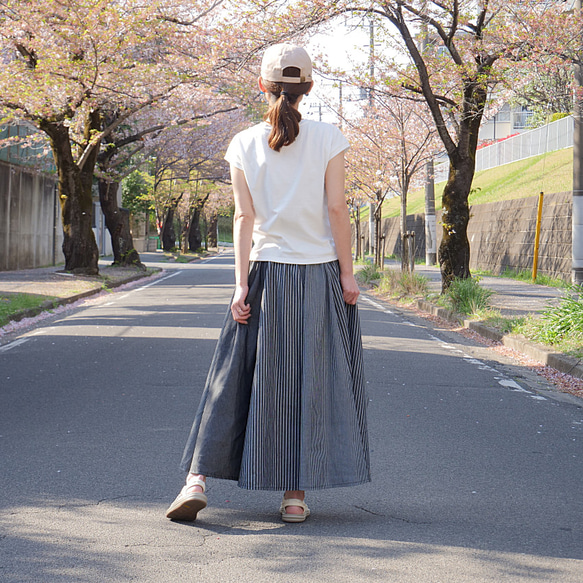 [自由排列的裙子] 隨心所欲的美麗輪廓 *圓形裙子 *多條紋 *黑色 第9張的照片